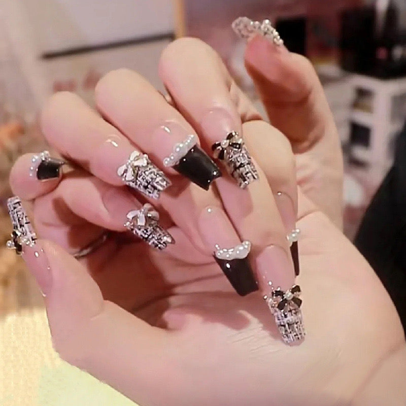 24 PCS Black And White CC Nail Art