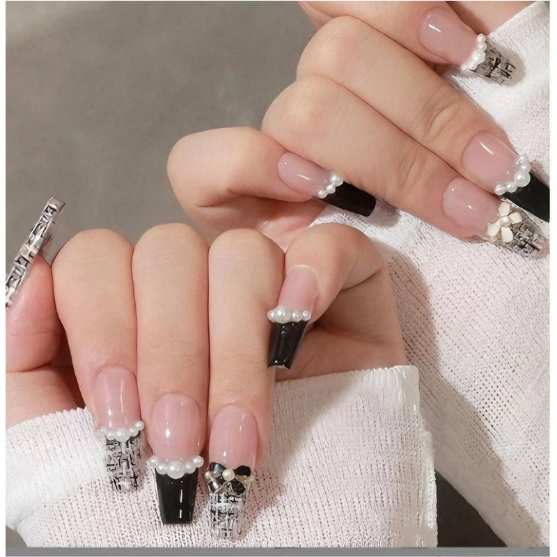 24 PCS Black And White CC Nail Art
